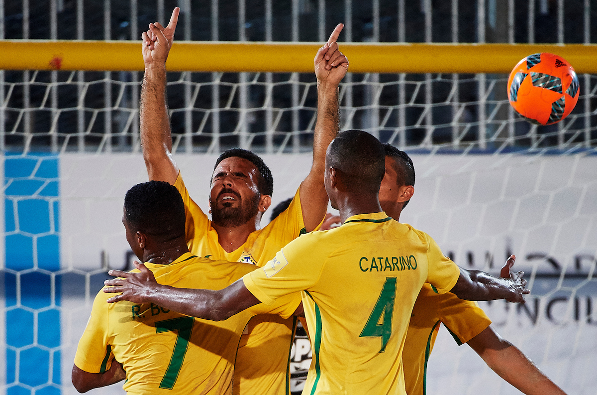 Brasil vence Irã por 6 a 2 e conquista o bicampeonato da Copa