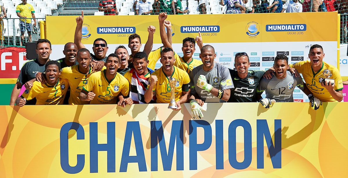 Em Cascais, Brasil vence campeões do mundo e comemora título invicto do Mundialito