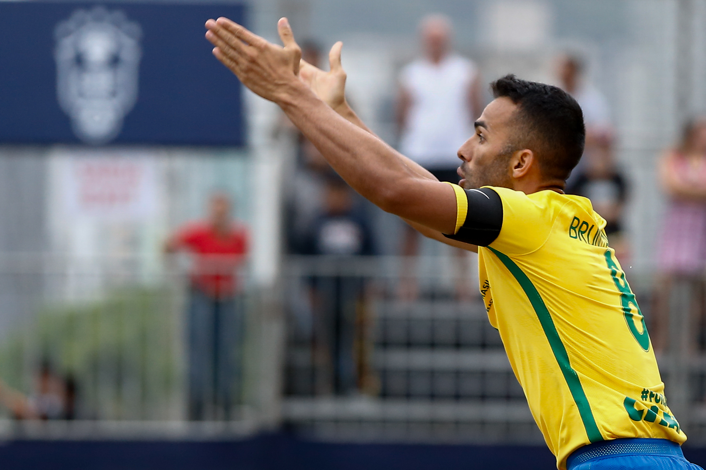 Bruno Xavier marca quatro, Brasil vence Chile e enfrenta Uruguai em clima de decisão