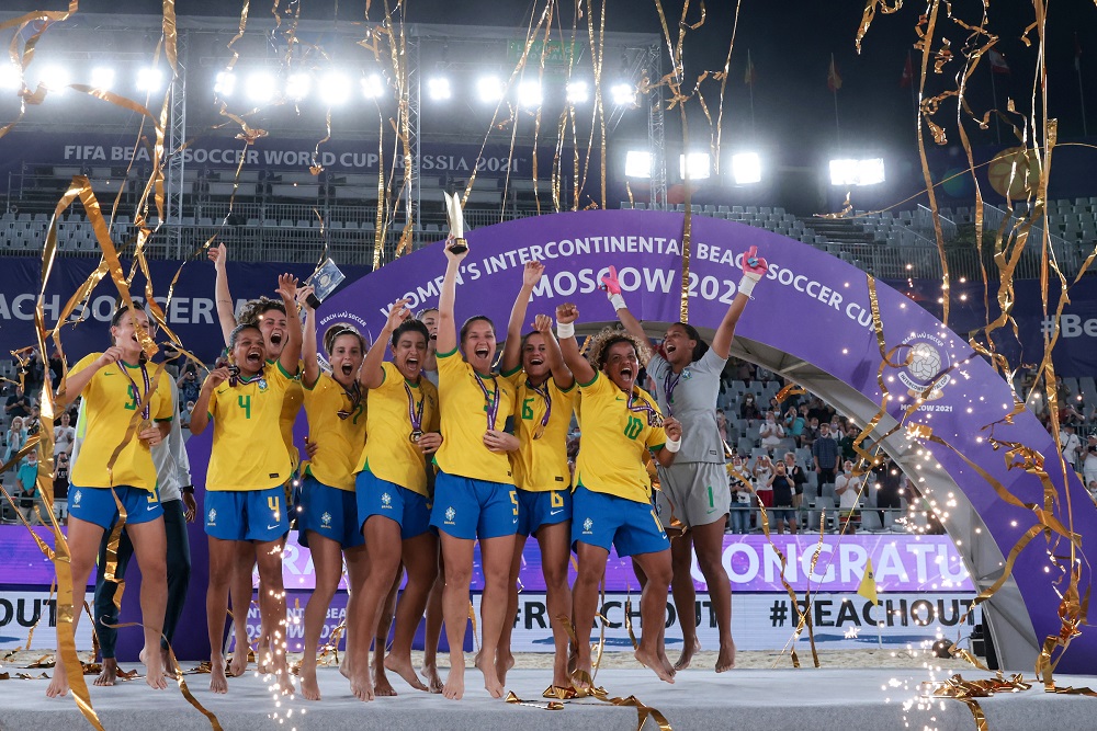 É CAMPEÃ! Seleção feminina de beach soccer conquista seu primeiro