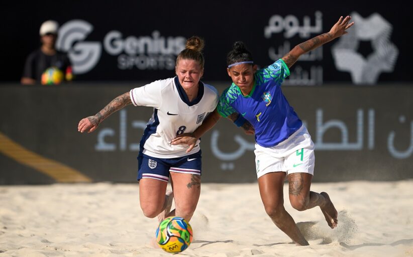 Seleção feminina vence Inglaterra, número 4 do mundo, na abertura do NEOM Beach Games